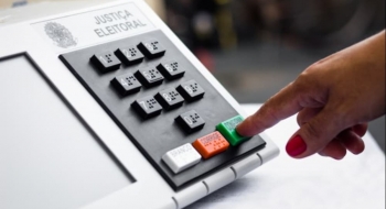TSE proíbe porte de armas nos locais de votação no dia da eleição